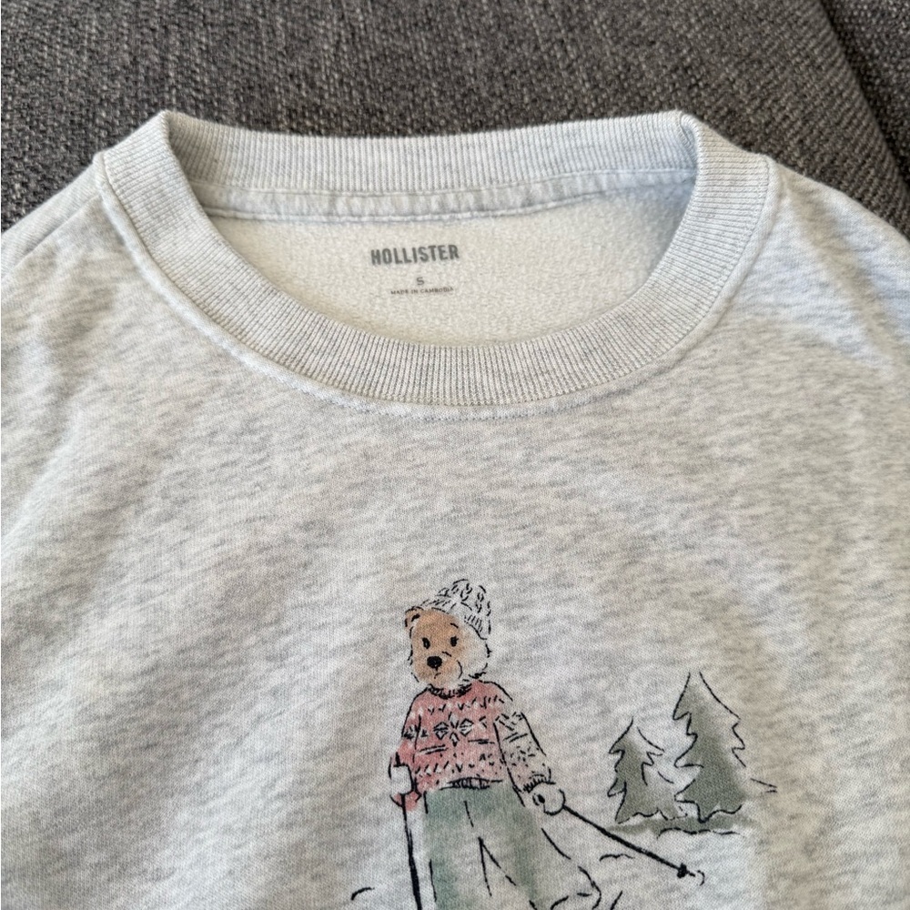 Hollister Cozy Light Gray Sweatshirt - Picture 5 of 7